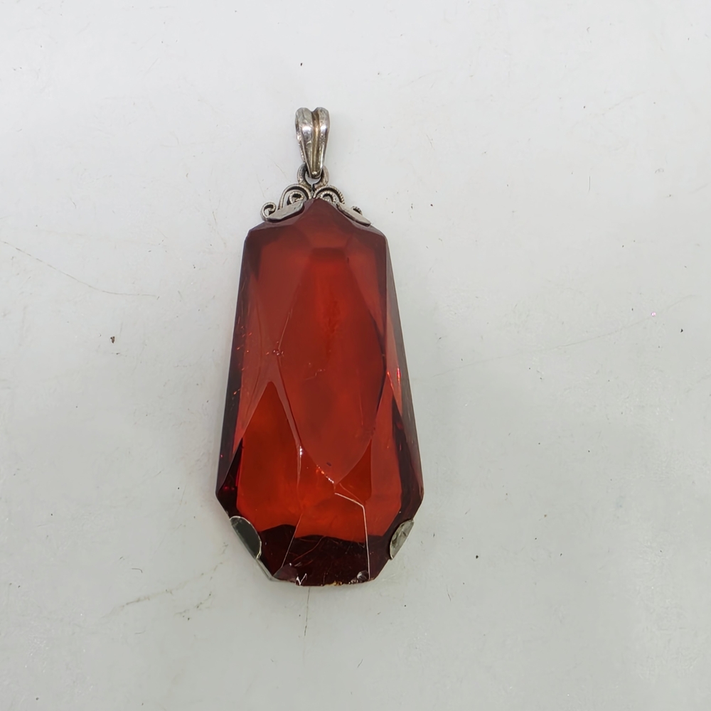 Elegant Red Pendant Necklace